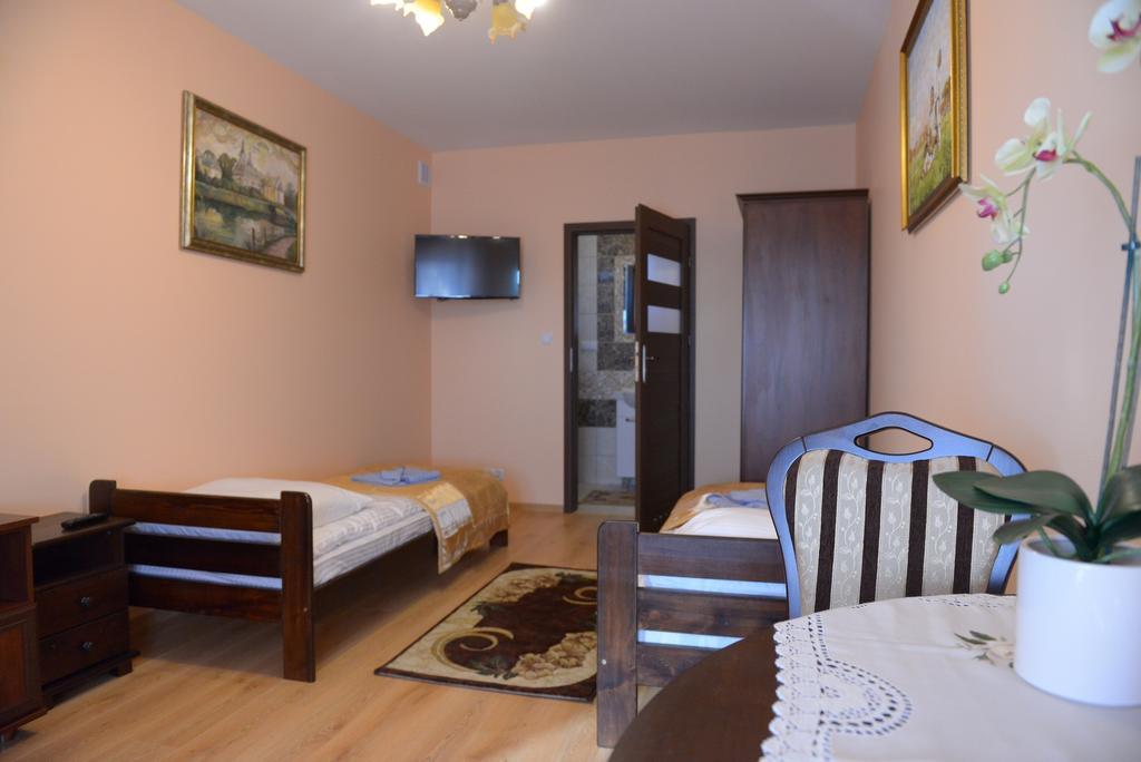 Hotelik Pod Lwami Malaszewicze Duze Exteriör bild